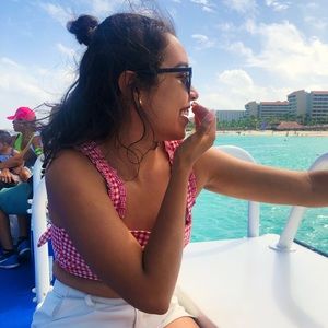 Meet your Posher, Antonia